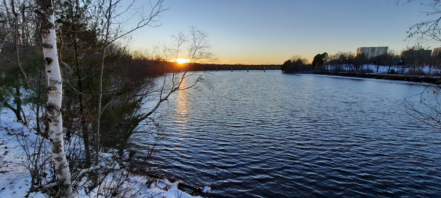 Premier Coucher De Soleil Du Mois Décembre 2021 -- Rivière Magog À Sherbrooke (Vue 2) 2021-12-01